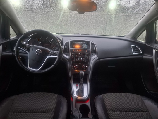Продам OPEL ASTRA. 2012г.в. двигатель (5)