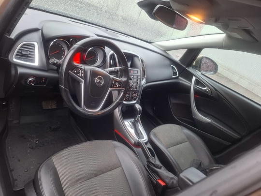 Продам OPEL ASTRA. 2012г.в. двигатель (6)