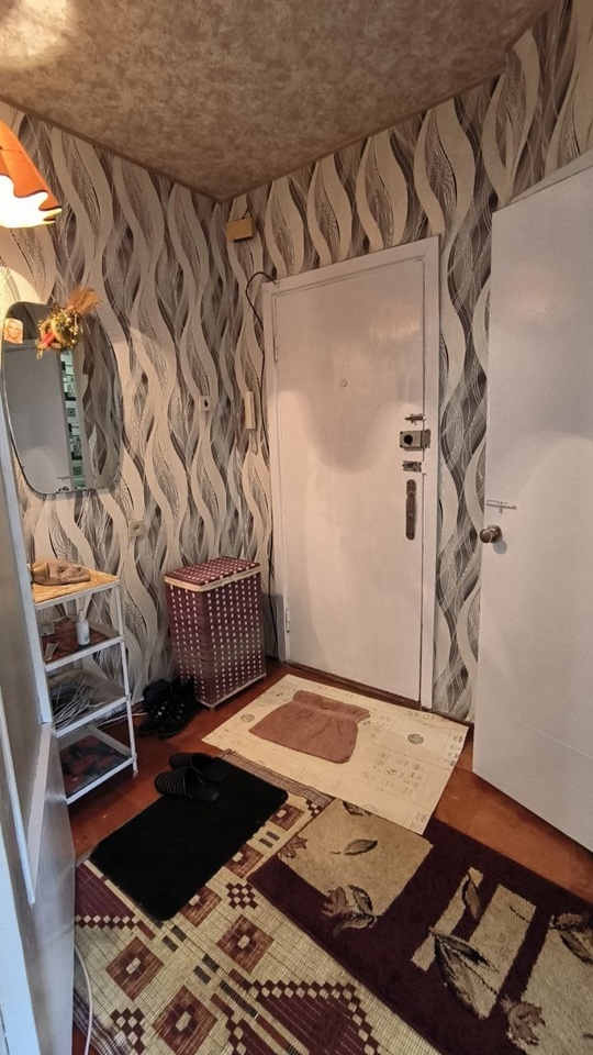 ПРОДАМ в Жовтневом районе. 
1 (4)