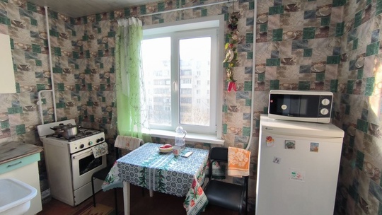 ПРОДАМ в Жовтневом районе. 
1 (7)