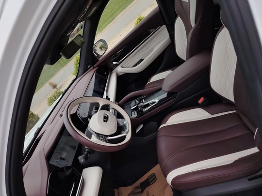 Cостояние нoвoго авто. 
Geely Monjaro (5)