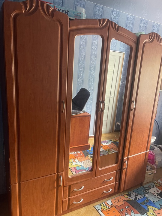 Продам шкаф. Состояние на 4-.