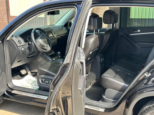 Volkswagen Tiguan 
2013 год ( (5)