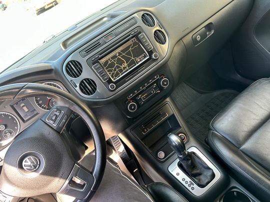 Volkswagen Tiguan 
2013 год ( (6)