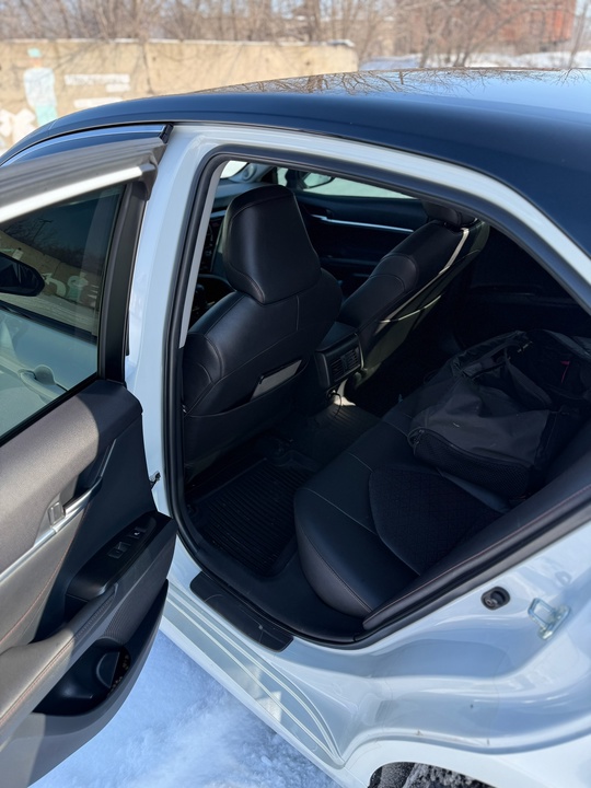 Продам Официальный автомобиль Toyota Camry (7)