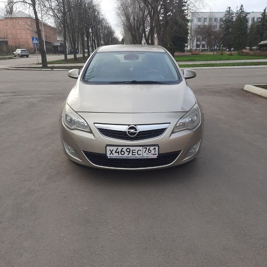 Продам Опель Астра j 2011года.Пробег