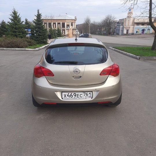 Продам Опель Астра j 2011года.Пробег (2)