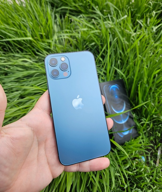 Продам или Обменяю 
IPhone 12