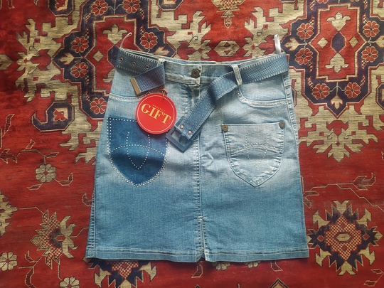 1) Плащ, 2 000 руб. (4)