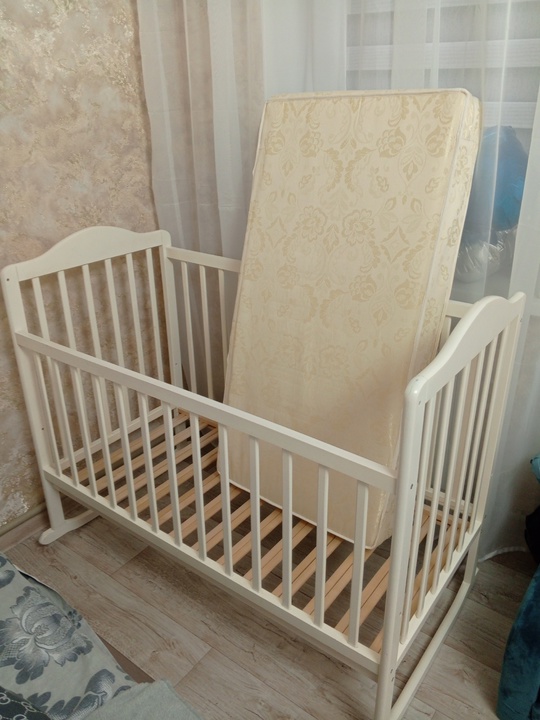 Продам кроватку с матрасом, защитой (2)
