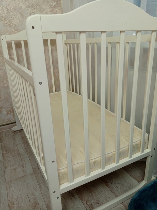 Продам кроватку с матрасом, защитой (3)
