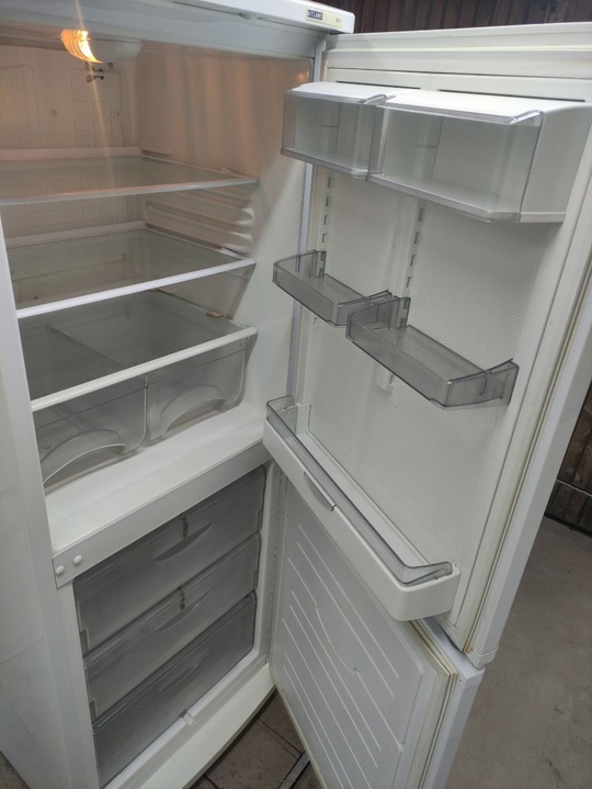 Продам холодильник Атлант сборка Беларусь, (1)
