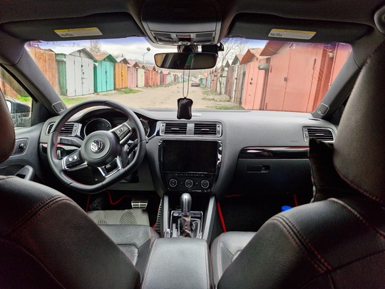 Продам Volkswagen Jetta Gli 2016г (4)