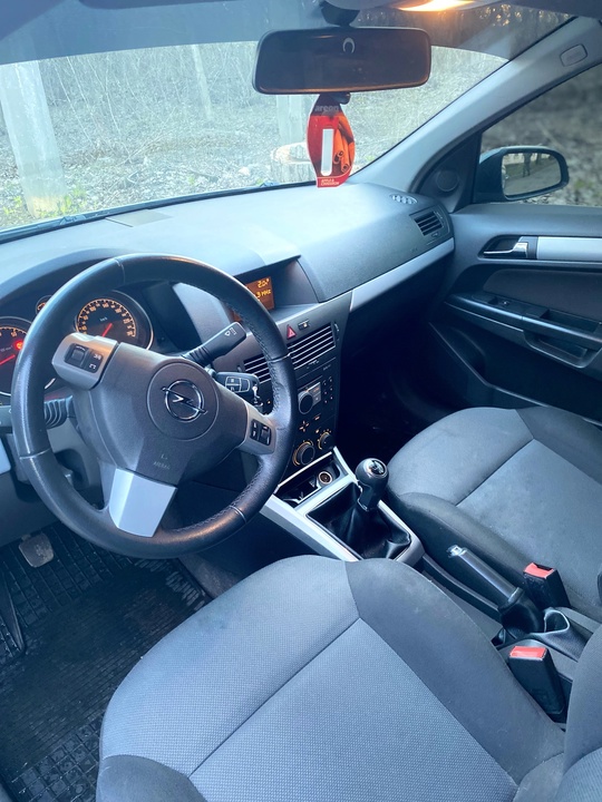 Opel Astra H 2005г 1.8 (3)