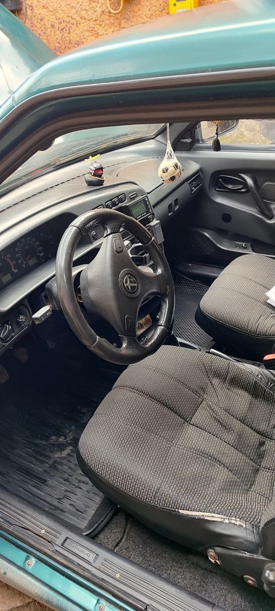 Продам автомобиль Lada 2115. 2002 (4)