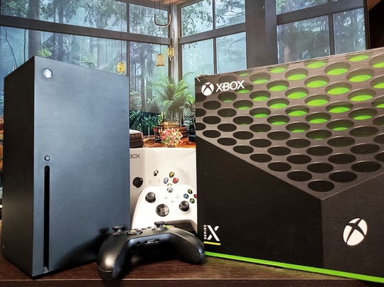 Продам Xbox Series X 1TB