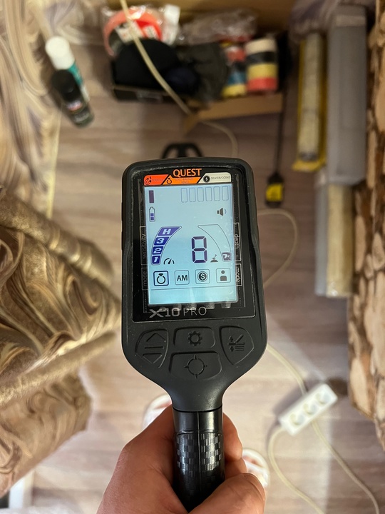 Продам металлоискатель Quest X10 PRO