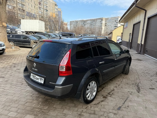 Renault Megane
2006года МКПП
1,9 дизель. Универсал
Климат (2)