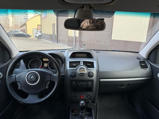 Renault Megane
2006года МКПП
1,9 дизель. Универсал
Климат (5)