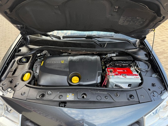 Renault Megane
2006года МКПП
1,9 дизель. Универсал
Климат (7)