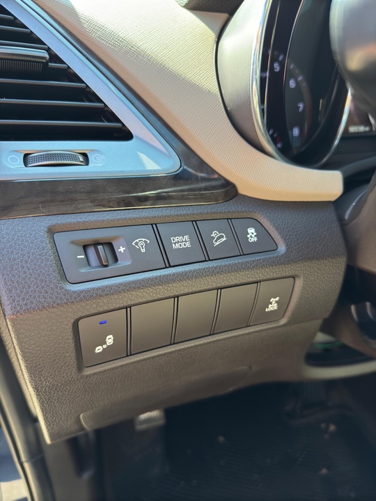 Hyundai Santa Fe 
2017
2.4 бензин, (8)