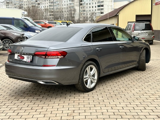 Volkswagen Passat B8 
Год - (2)