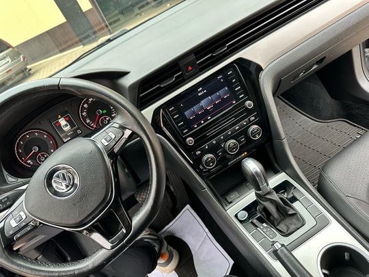 Volkswagen Passat B8 
Год - (6)