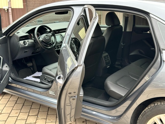 Volkswagen Passat B8 
Год - (8)