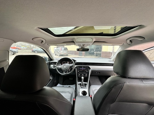 Volkswagen Passat B8 
Год - (9)