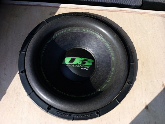 Продам саб DB 15 шка
И (2)