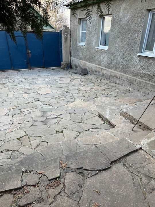 Продам дом в Луганске 
● (1)
