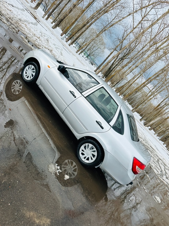 Продам Лада Гранта 
Год 2015
2 (6)