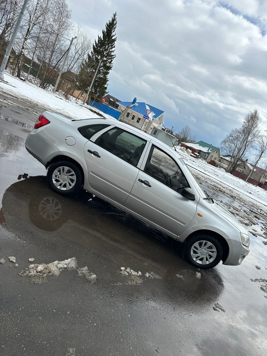 Продам Лада Гранта 
Год 2015
2 (9)