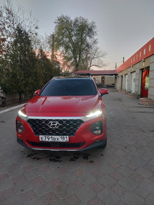 Продам Hyundai Santa Fe 2019 (1)