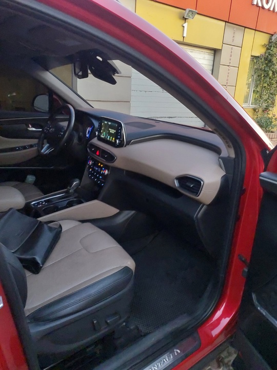 Продам Hyundai Santa Fe 2019 (8)