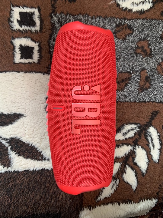 Продам оригинальную колонку JBL Charge