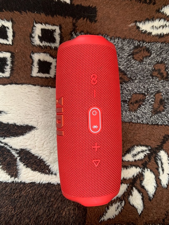 Продам оригинальную колонку JBL Charge (1)