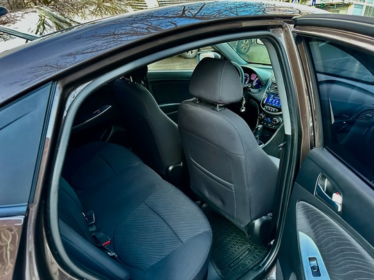 hyundai solаris 2014г.в
oбъем 1.6 резвая. (7)