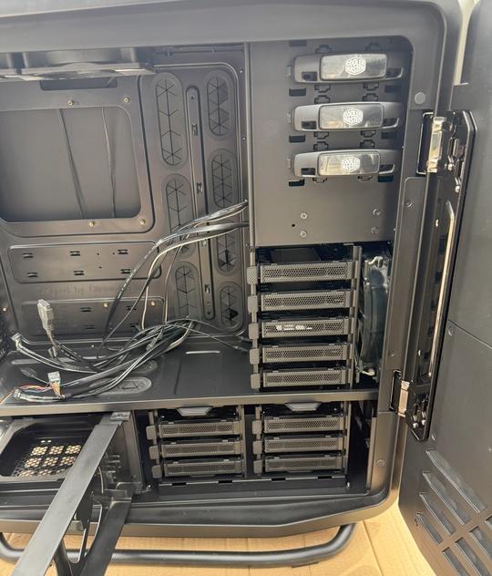 Компьютерный корпус Cooler Master Cosmos (8)