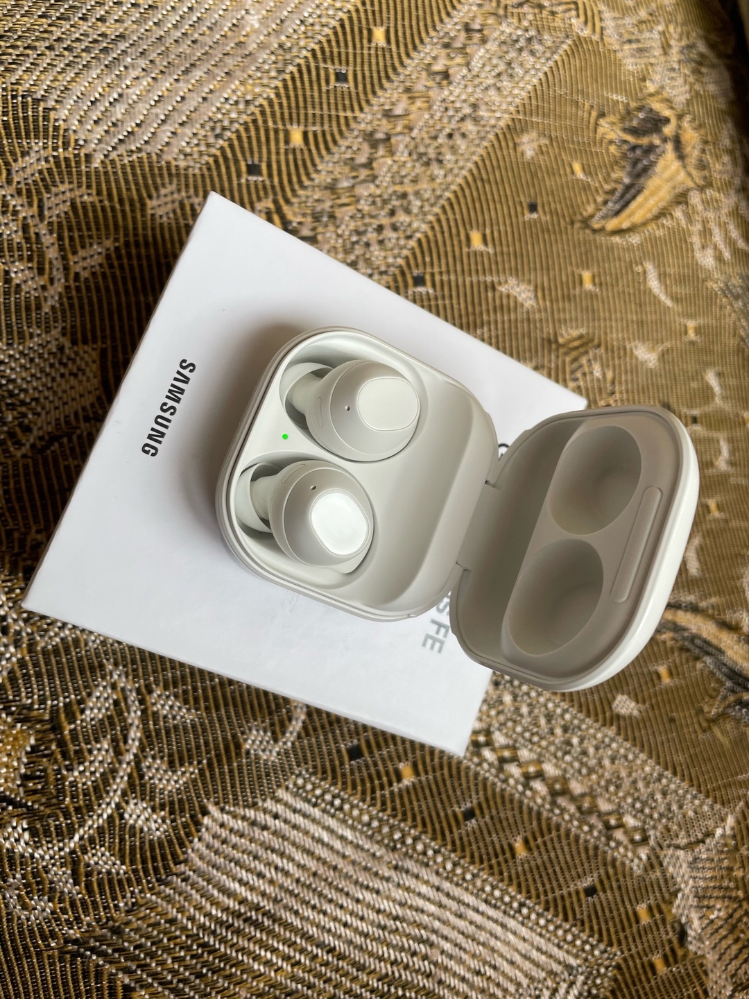 Samsung Galaxy Buds FE.

Наушники в