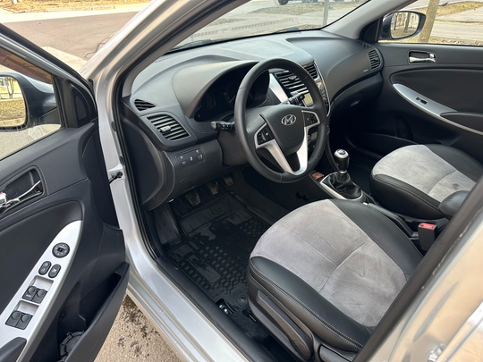 - Hyundai Solaris 2013г 1.6МТ (6)