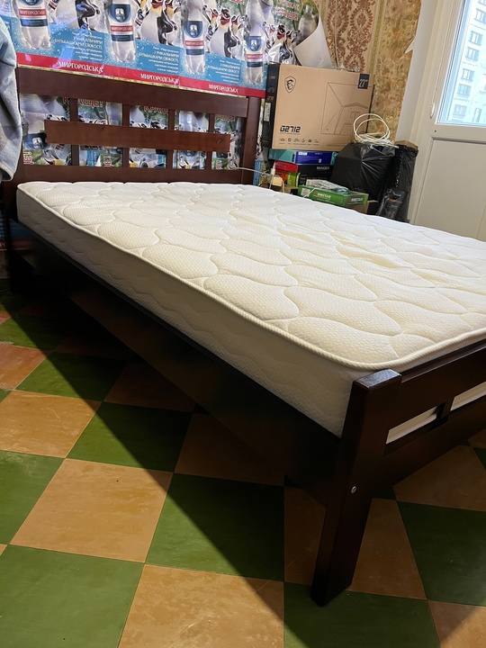 Продается кровать из массива дерева (5)