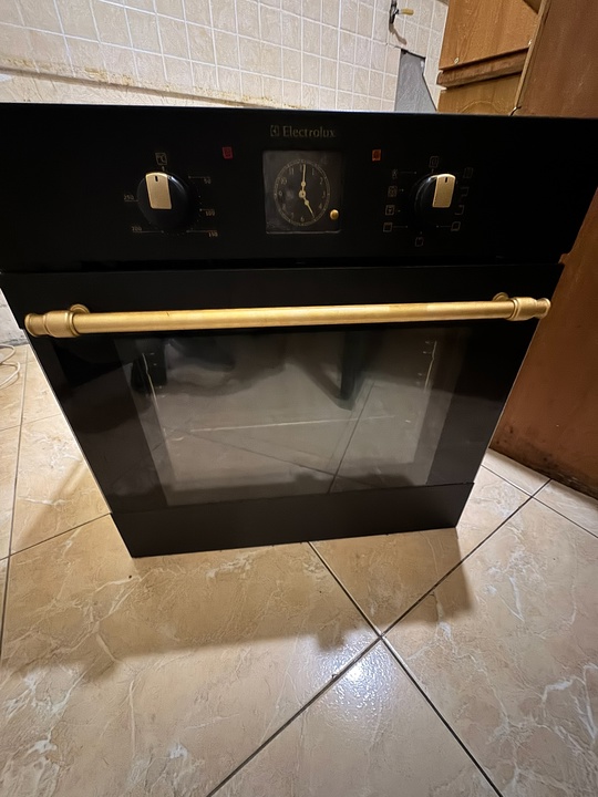 2. Продам электрический духовой шкаф (1)