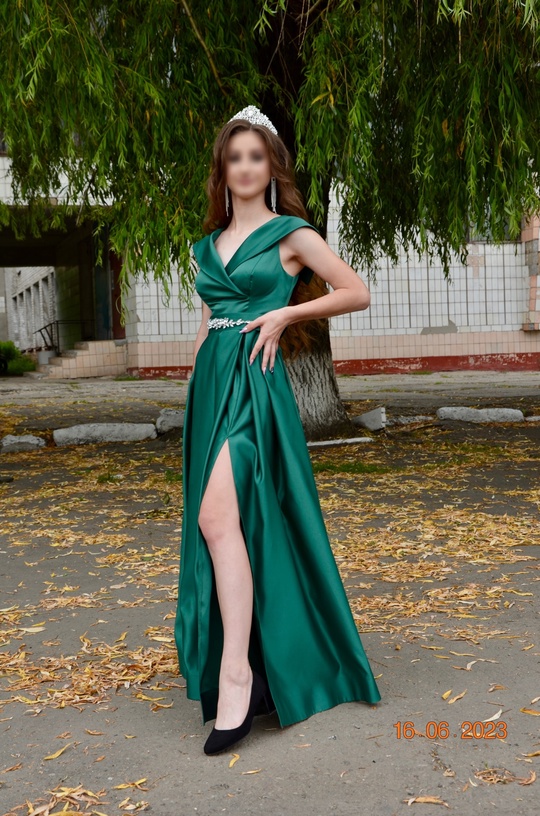 Продается шикарное выпускное платье!

✨Размер: 40-42
✨Состояние:Отличное