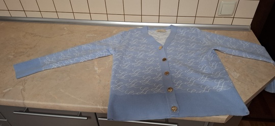 Продам тёплую кофточку , в