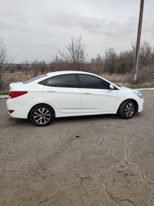 Продам Хюндай Солярис 2015г.двиг.1.6 автомат.Авто