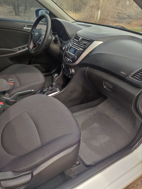Продам Хюндай Солярис 2015г.двиг.1.6 автомат.Авто (5)