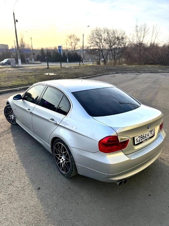 Продам личное авто
BMW 3 2006 (3)
