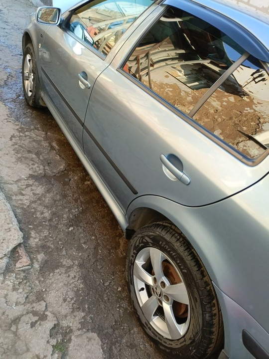 Продам машину Skoda Octavia Tour (2)