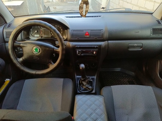 Продам машину Skoda Octavia Tour (4)